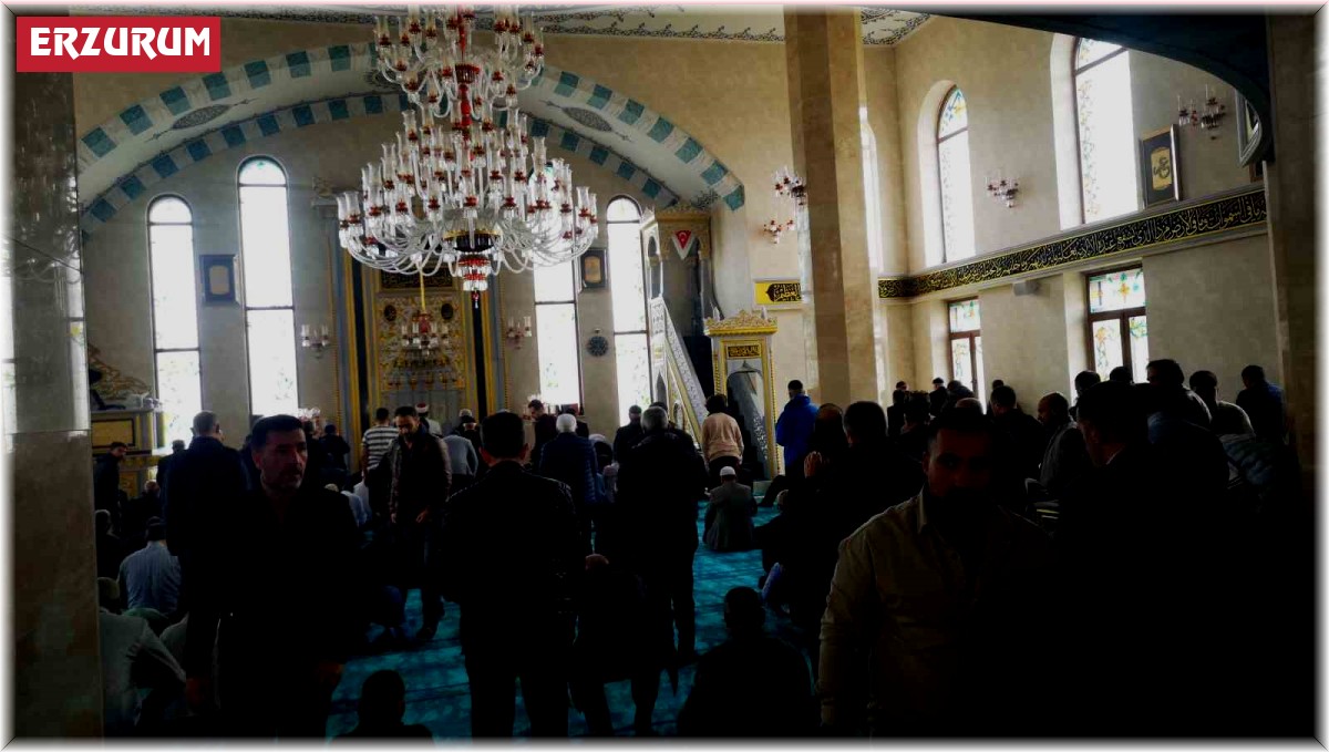 Cuma namazında bayram yoğunluğu