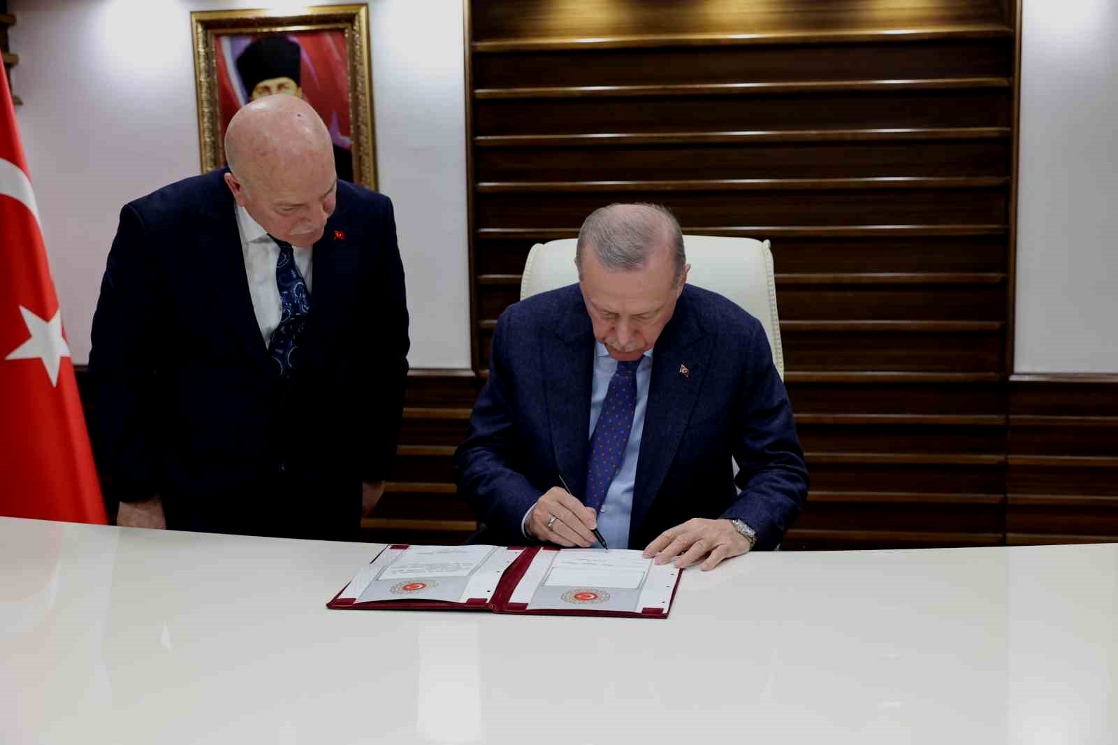 Cumhurbaşkanı Erdoğan, Erzurum Büyükşehir Belediyesi'ni ziyaret etti