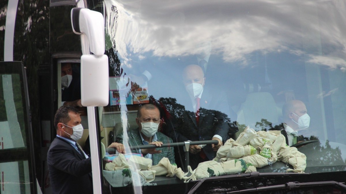 Cumhurbaşkanı Erdoğan: "Hep milletimizle beraber yürüdük, bundan sonra da milletimizin gösterdiği istikamette yürümekte kararlıyız"