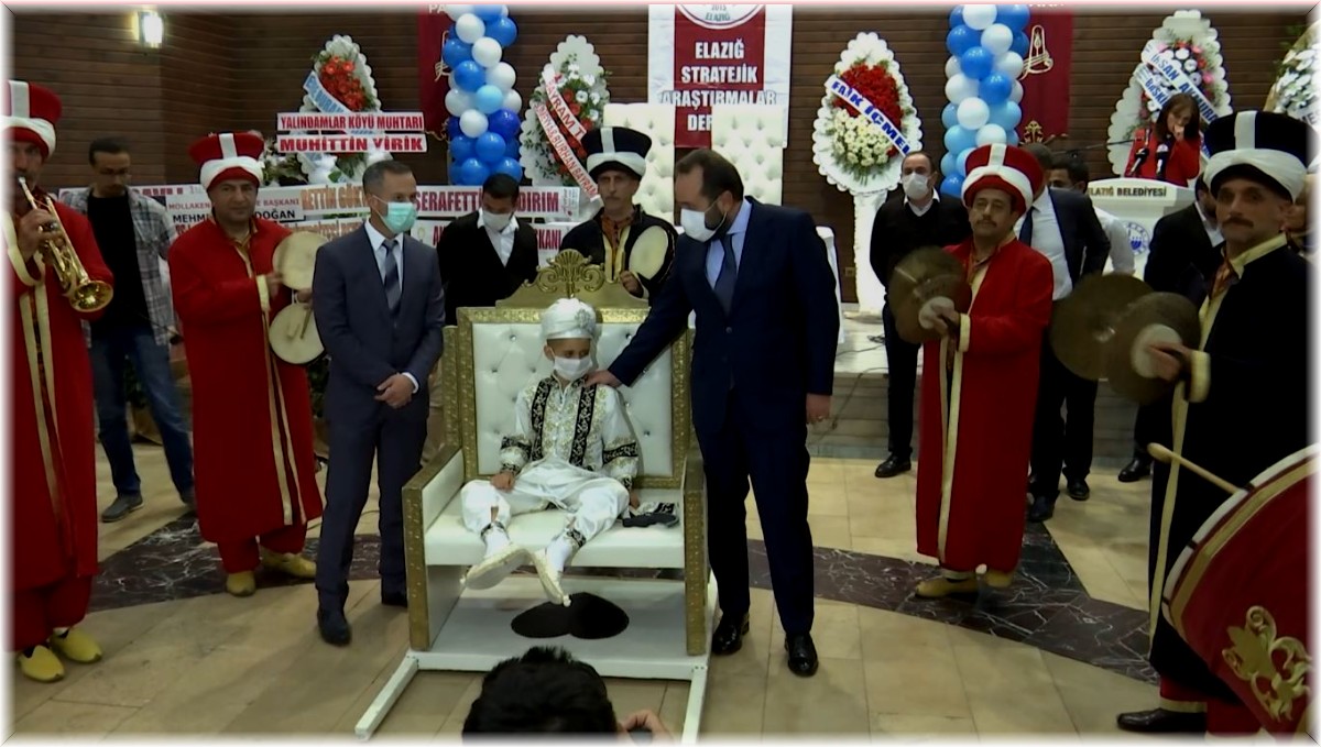Cumhurbaşkanı Erdoğan'ın tedavisini üstlendiği Taha'yı sünnet düğününde il protokolü yalnız bırakmadı