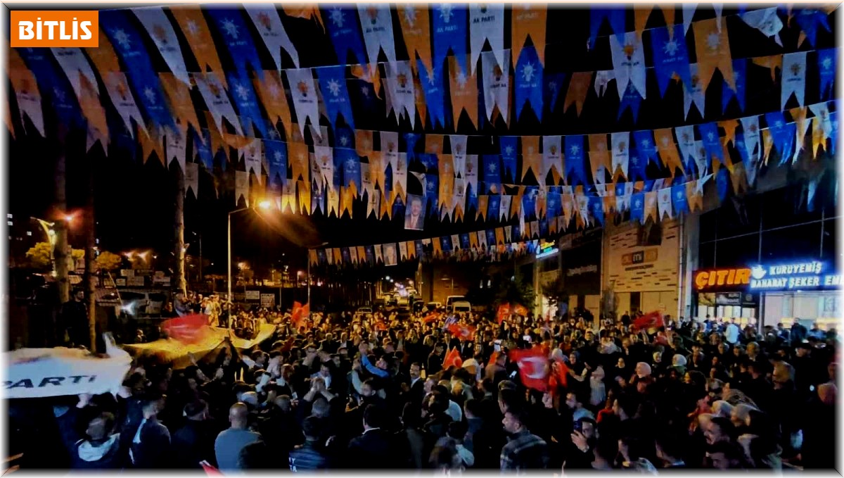 Cumhurbaşkanı Erdoğan'ın zaferi Bitlis'te kutlandı