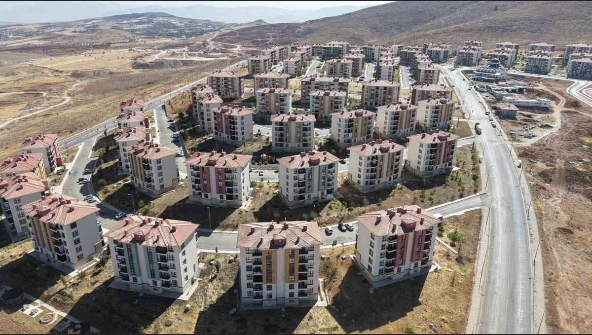 Cumhurbaşkanı Erdoğan TOKİ eliyle kiralık konut kampanyasını açıklamıştı: En güzel örneği Elazığ