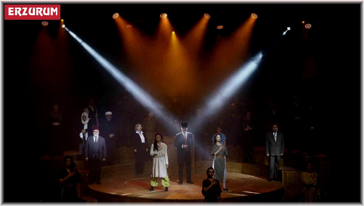 "Cumhuriyet'e doğru" tiyatro oyunu, Atatürk Üniversitesi ev sahipliğinde sahnelendi