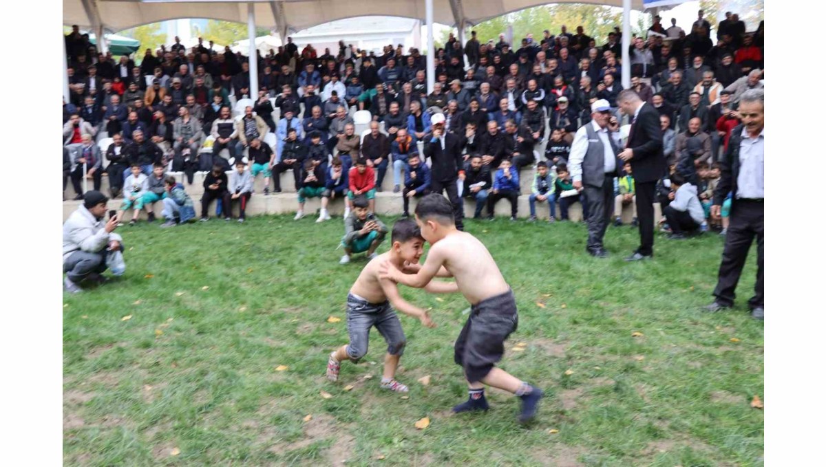 Cumhuriyet ile yaşıt karakucak güreşleri