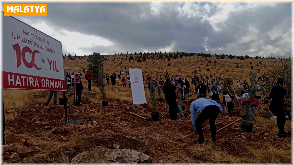 Cumhuriyet'in 100. Yılında öğrenciler fidan dikti