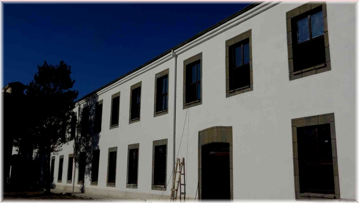 Cumhuriyet'in ilk yıllarından kalan lise, halk kütüphanesine dönüştürüldü