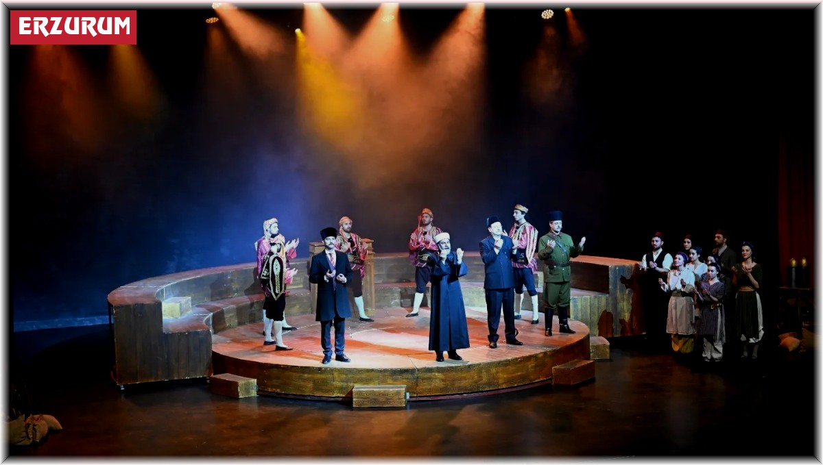 "Cumhuriyete Doğru" Erzurum'da ikinci kez sahne aldı