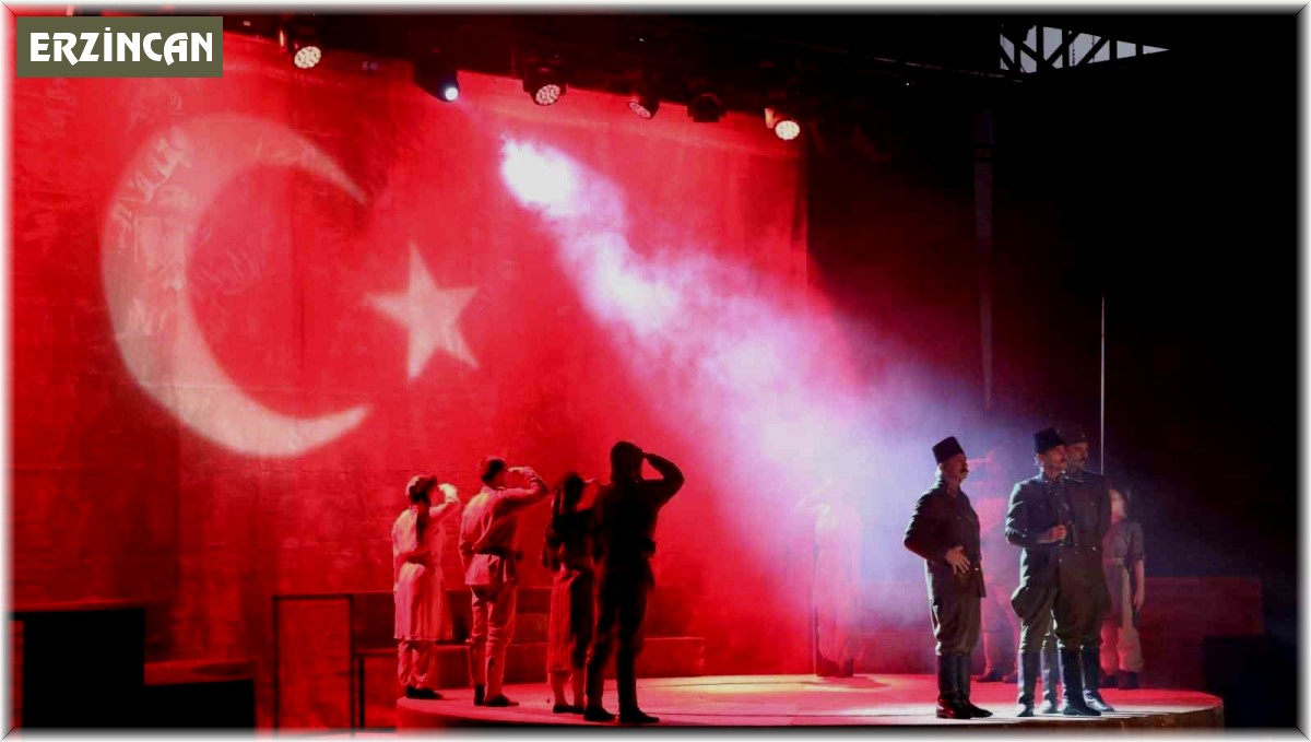 'Cumhuriyete Doğru' tiyatro oyunu Erzincan'da sahnelendi