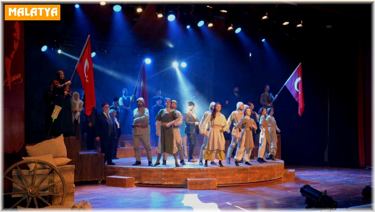 'Cumhuriyete Doğru' tiyatro oyunu Malatya'da izleyicilerle buluştu