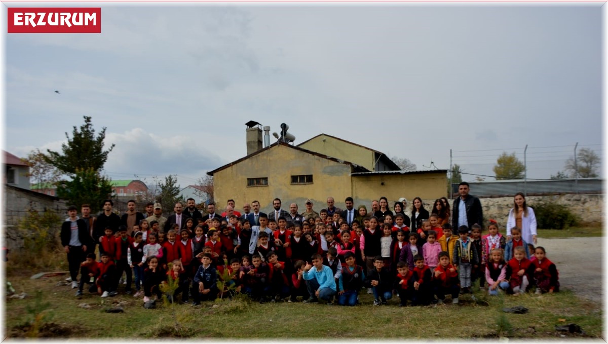 Cumhuriyetin 100. yıl dönümüne günler kala 100 fidan dikildi