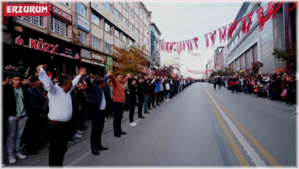 Cumhuriyetin 100. yılını Cumhuriyet Caddesi'nde bar oynayarak kutladılar