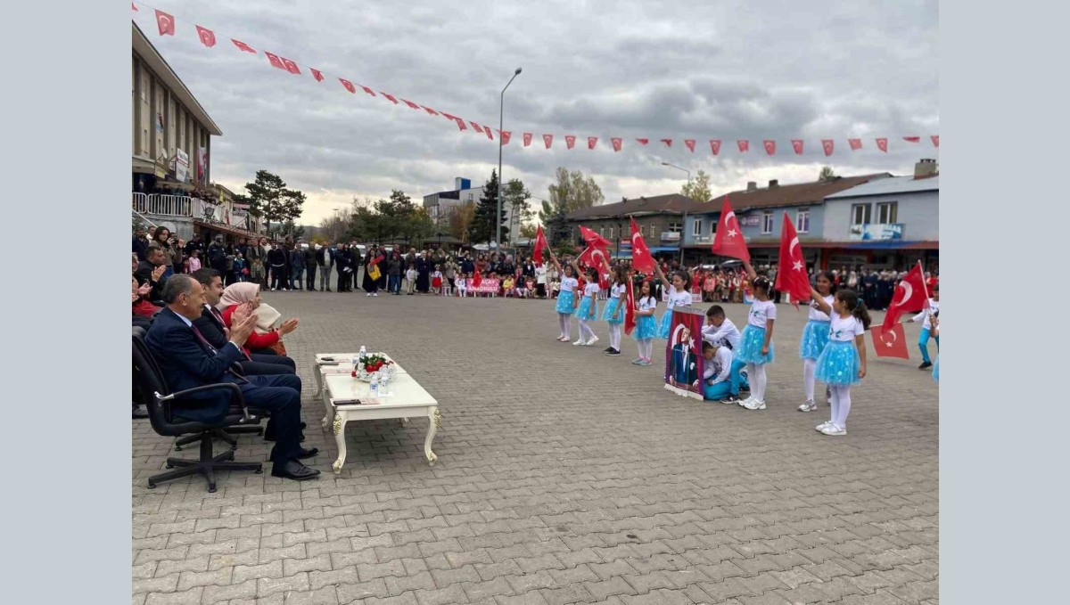 Cumhuriyetin 102. yılı Arpaçay'da coşkuyla kutlandı