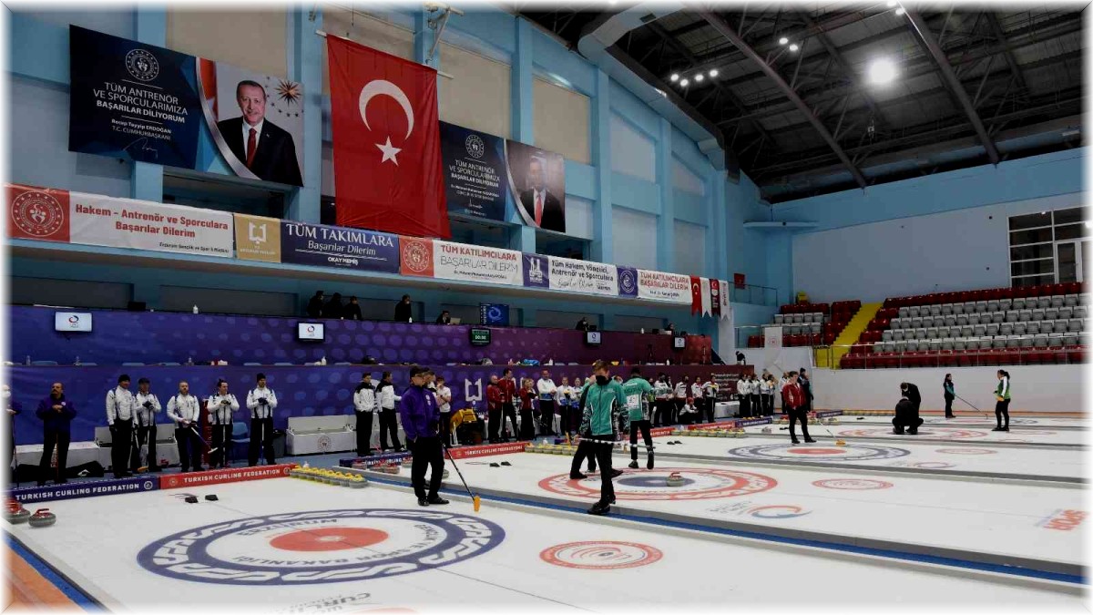 Curling 2022 Kış Olimpiyat Oyunları ön eleme müsabakaları Erzurum'da devam ediyor