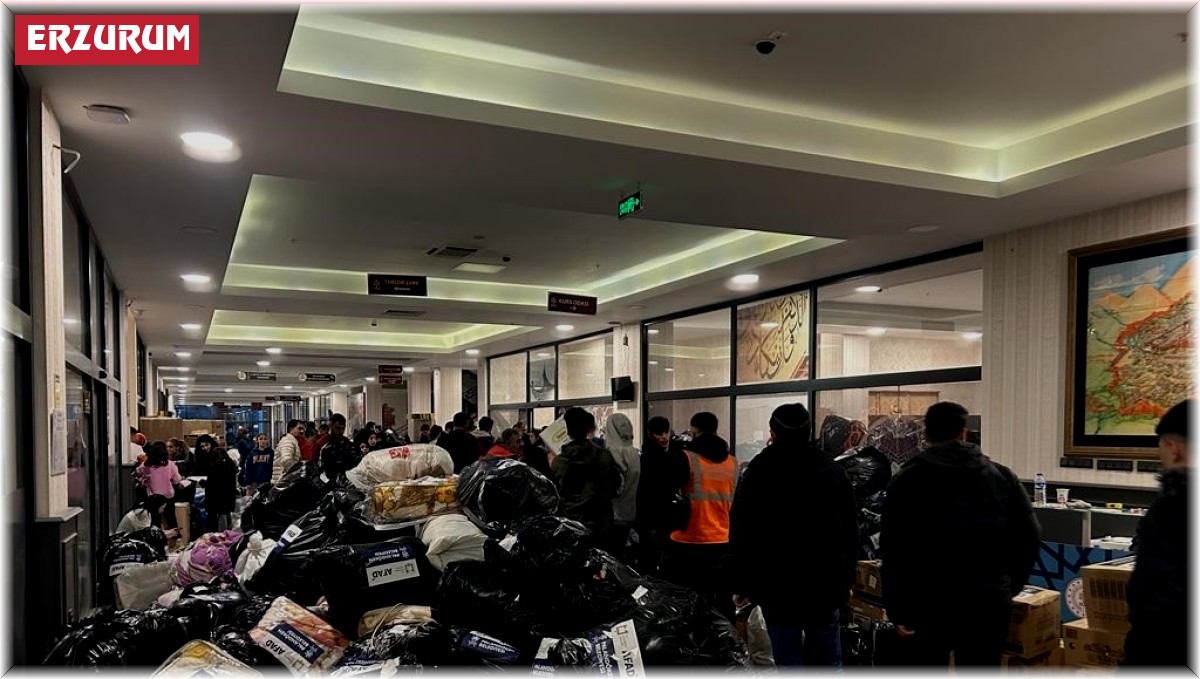 Dadaşlar kısa sürede topladığı 3 tır yardım malzemesini depremzedeler için yola çıkarttı