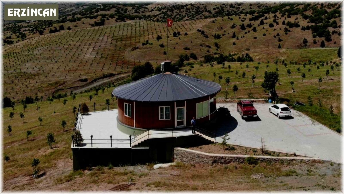 Dağ başında 360 derece dönen ev