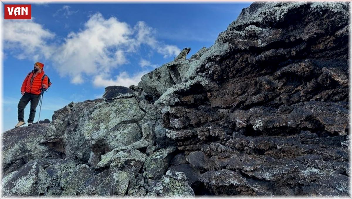 Dağcılar 3 bin rakımlı Tendürek Dağı'na tırmandı