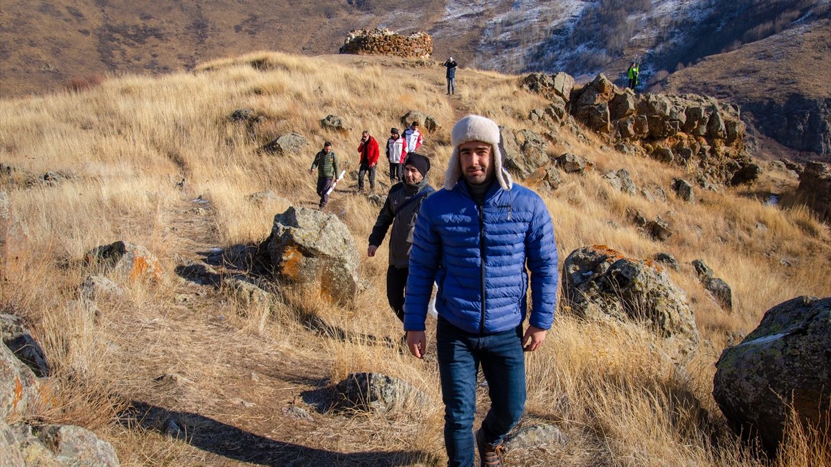Dağcılar Ardahan'daki 'Şeytan Kalesi'ne yürüdü