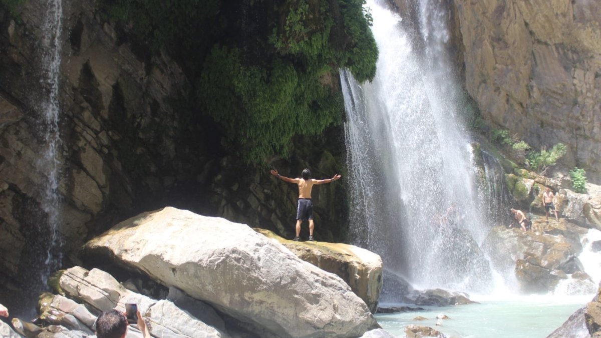 Dağcılar Kaval Şelalesi'ni gezdi