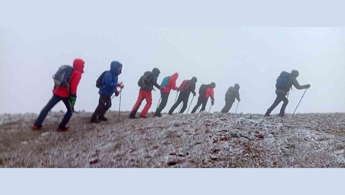 Dağcılar Sis, Tipi ve Fırtınaya Rağmen Ağrı Dağı'nın Zirvesine Ulaştı