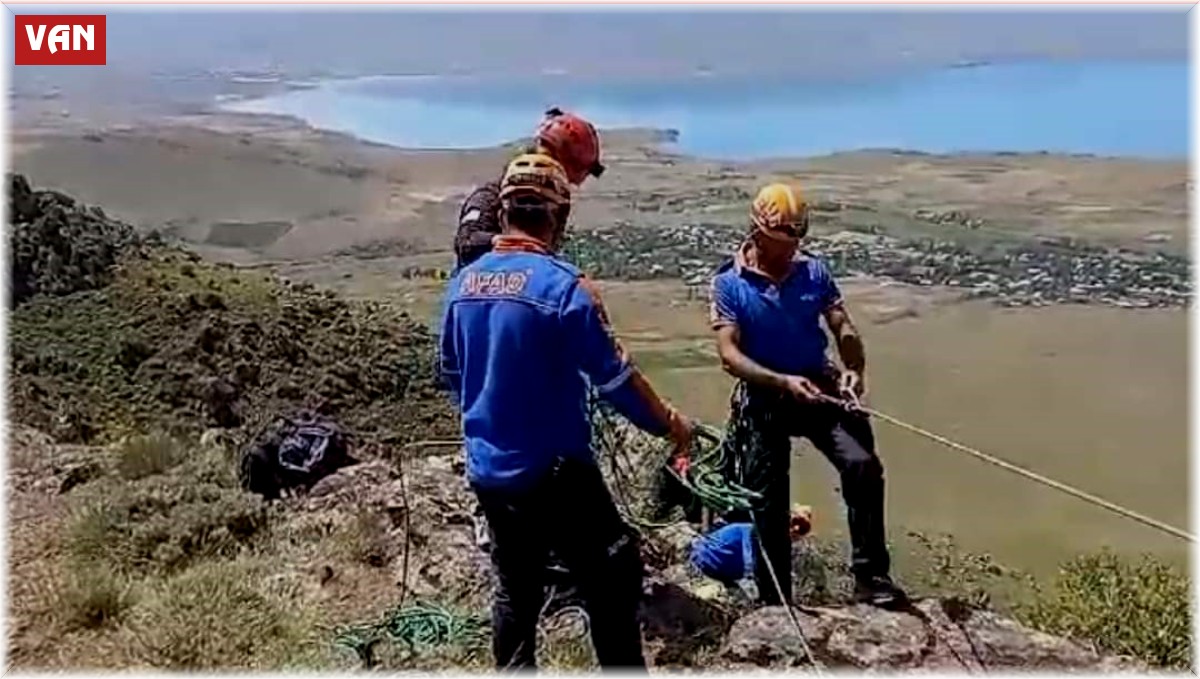 Dağda mahsur kalan çoban kurtarıldı