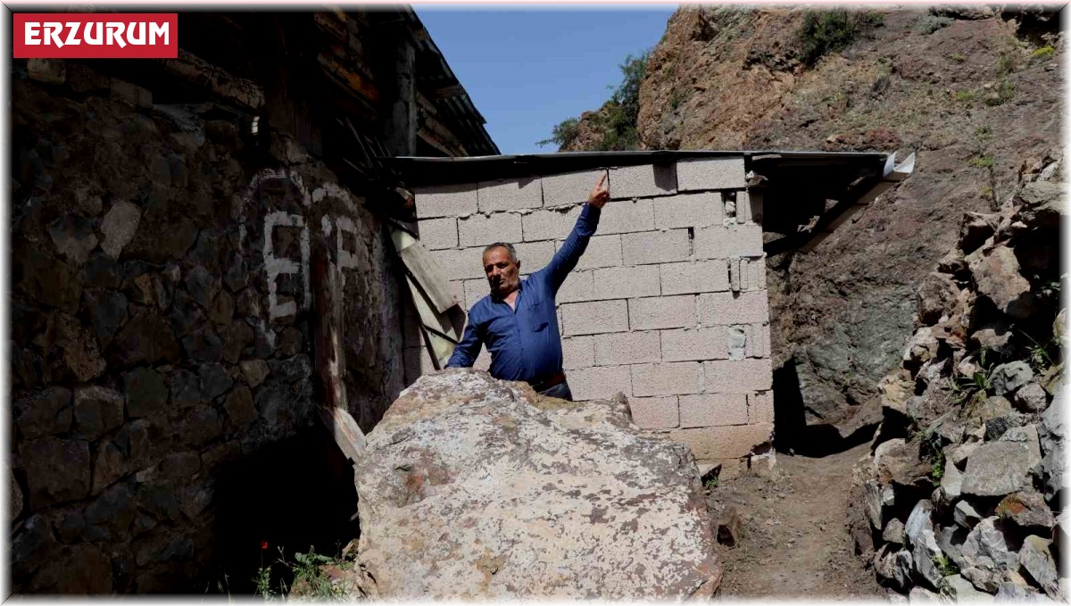 Dağdan kopan kayalar korkutuyor