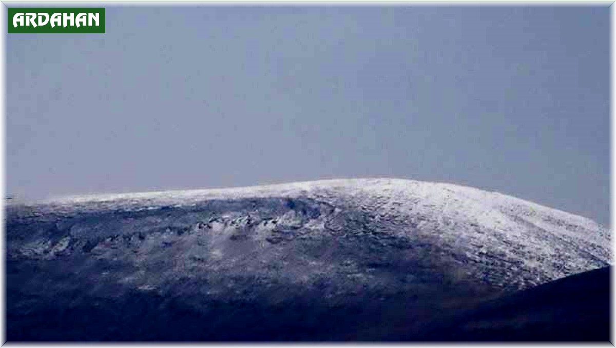 Dağlar beyaza büründü