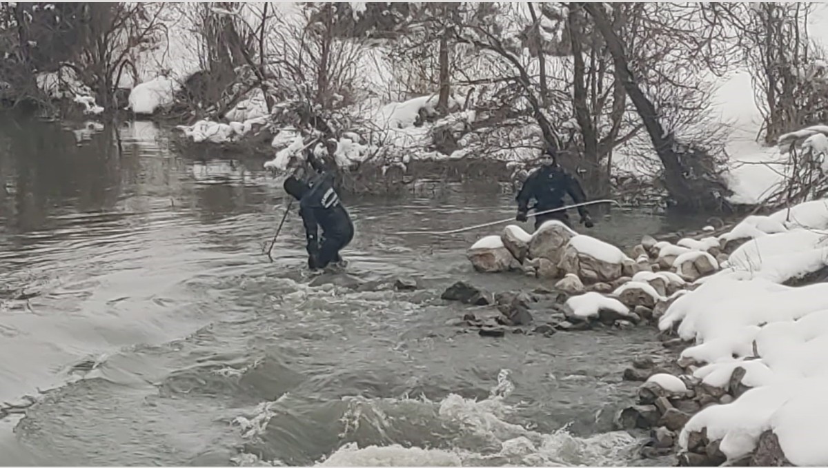 Dalgıçlar Karasu'da kayıp öğretmeni arıyor