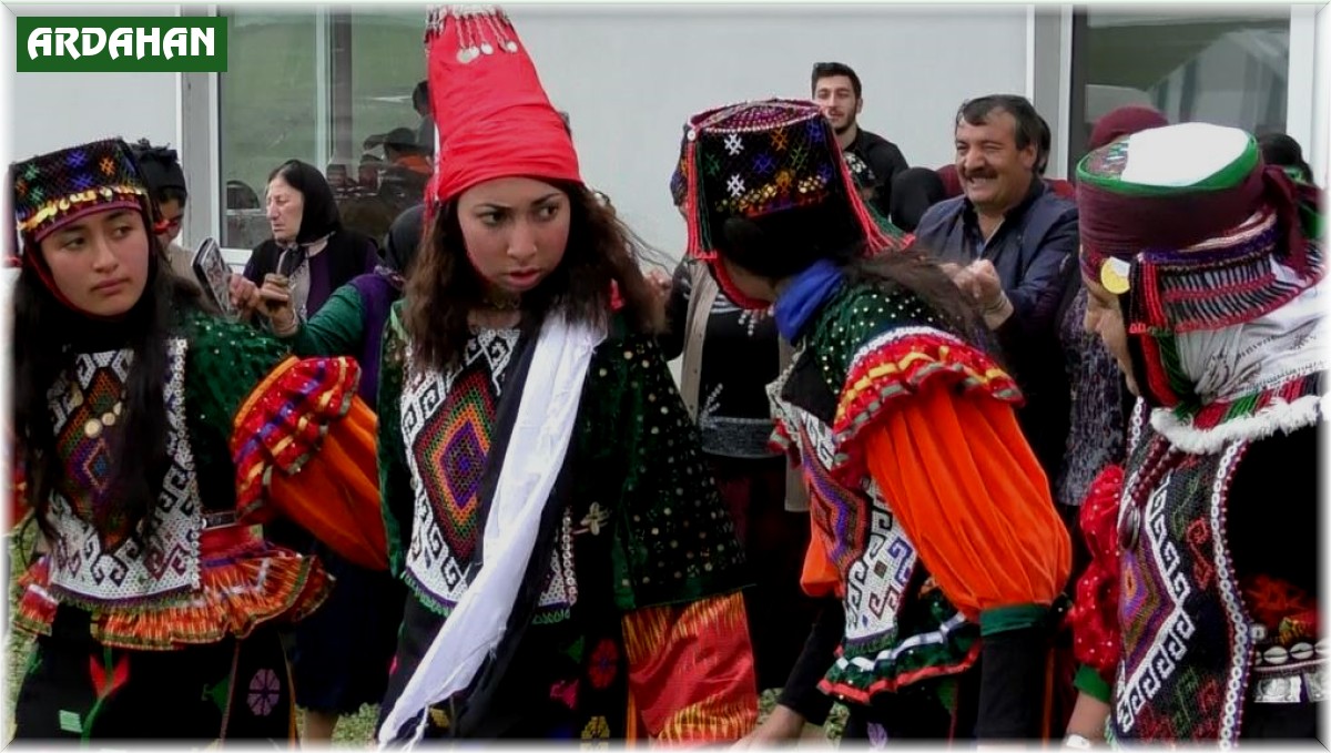 Damallı kadınlar, yöresel Türkmen kıyafetleri ile düğünlere renk katıyor