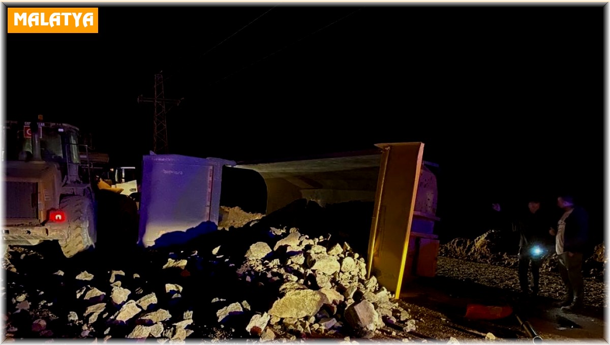 Damperi yerinden çıkan kamyon kaza yaptı: 1 yaralı