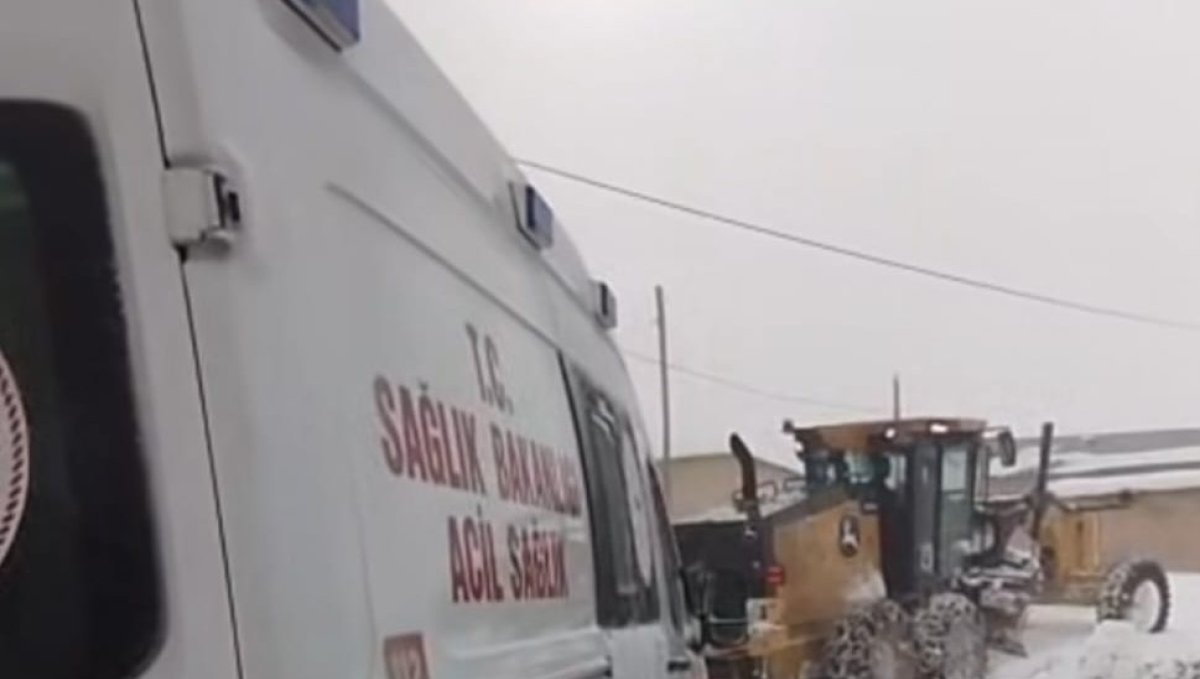 Darende Belediyesi'nin karla mücadele çalışmaları kesintisiz sürüyor