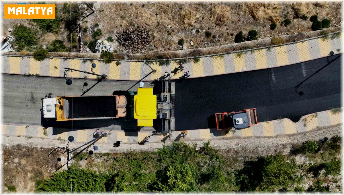 Darende'de asfalt çalışmaları devam ediyor