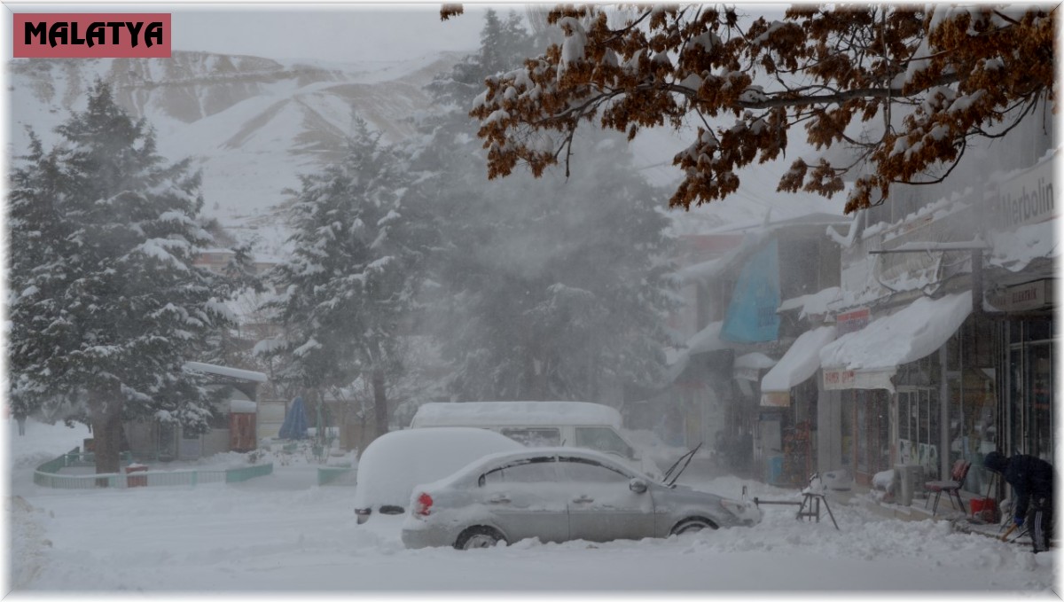 Darende'de de kar hayatı olumsuz etkiliyor