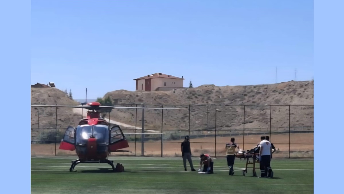 Darende'de kalp krizi geçiren hasta hava ambulansıyla Malatya'ya sevk edildi