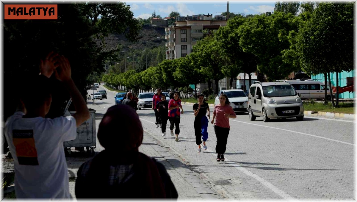 Darende'de öğrenciler madalya için ter döktü