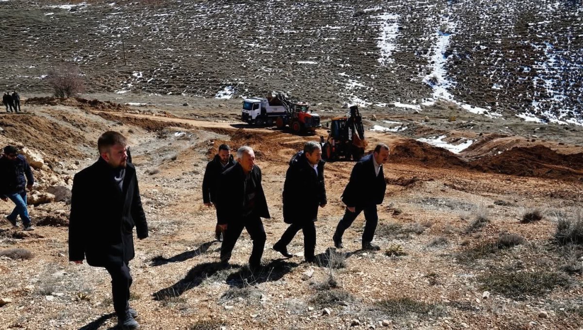 Darende'de stabilize yol çalışmaları için saha incelemesi