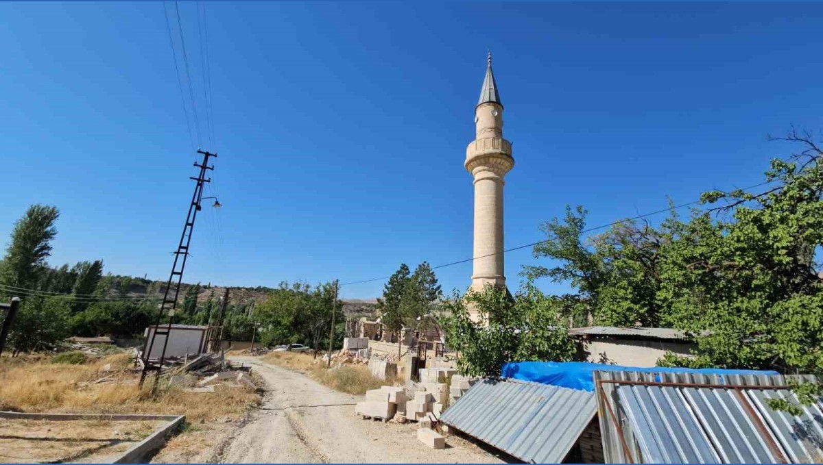 Darende'de tarihî Yusufpaşa Camisi yeniden ibadete açılmayı bekliyor