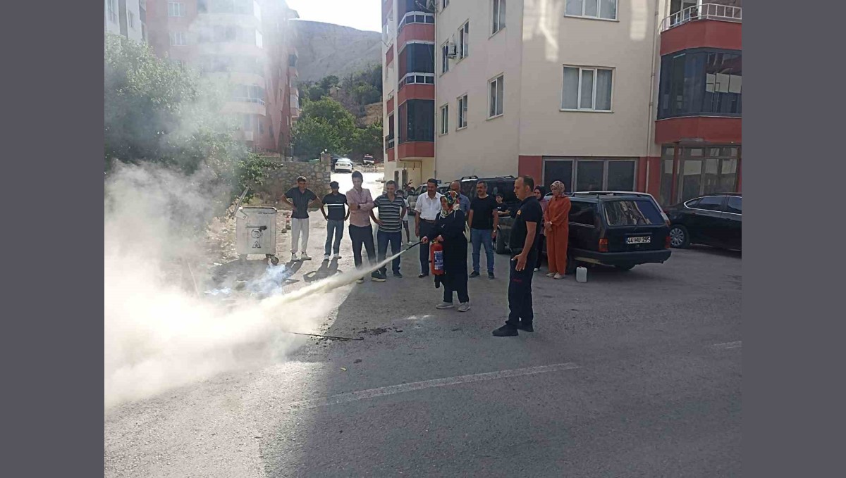 Darende İtfaiyesinden sürücü kursunda yangın eğitimi
