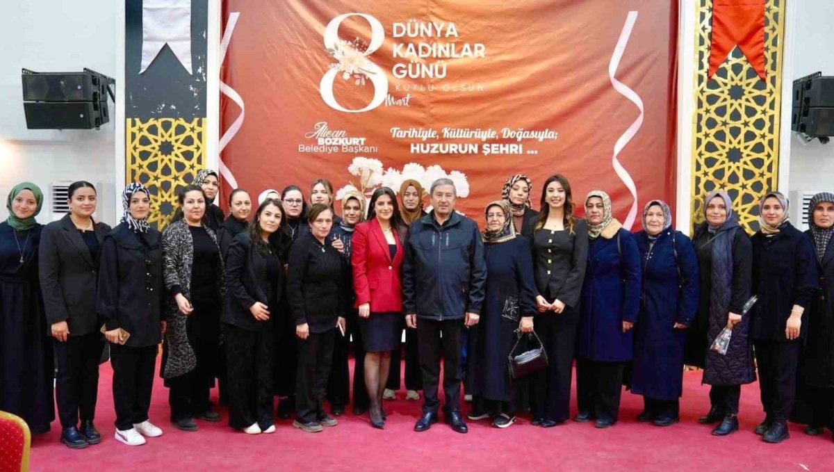 Darende'nin kadınları iftarda bir araya geldi