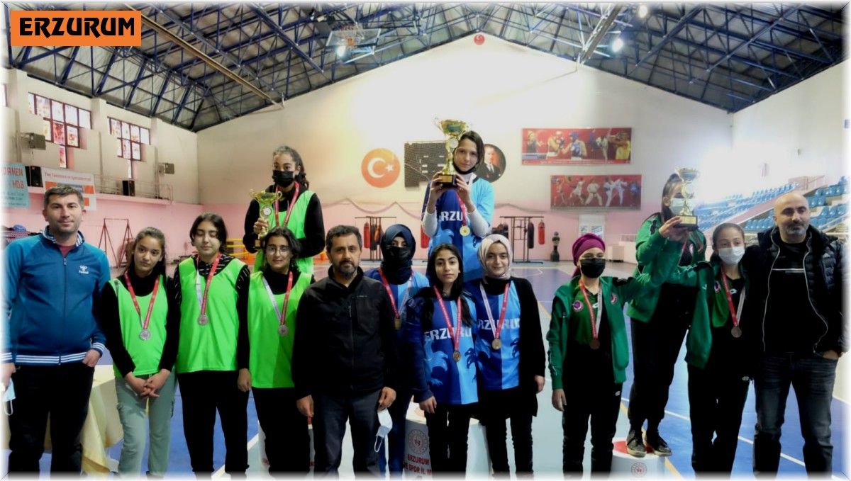 Dart şampiyonu Tuzcu ve Güzeldere