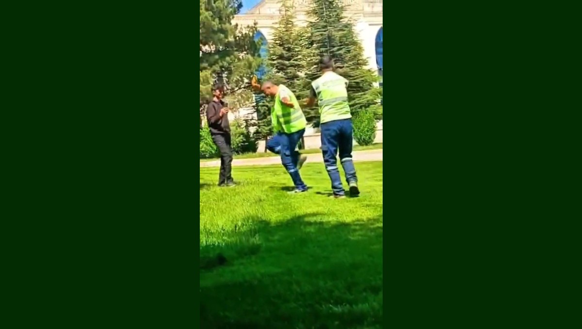 Davulun sesini duyan temizlik görevlileri, oynamaya başladı