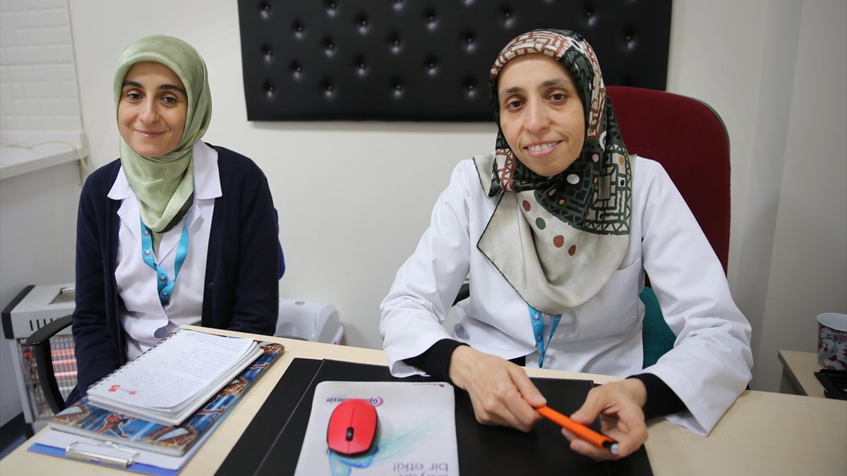 Dedesi için doktorluğu seçti, ailesinden 5 kişiye de ilham kaynağı oldu