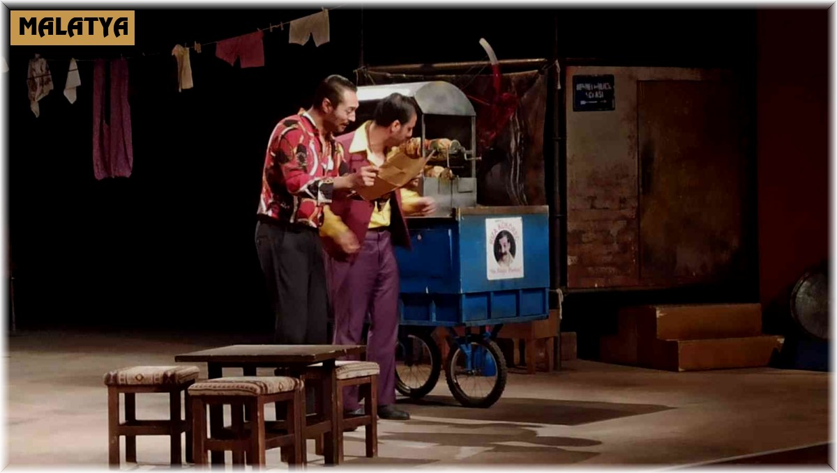 Definaname oyunu Malatyalı tiyatroseverlerle buluştu