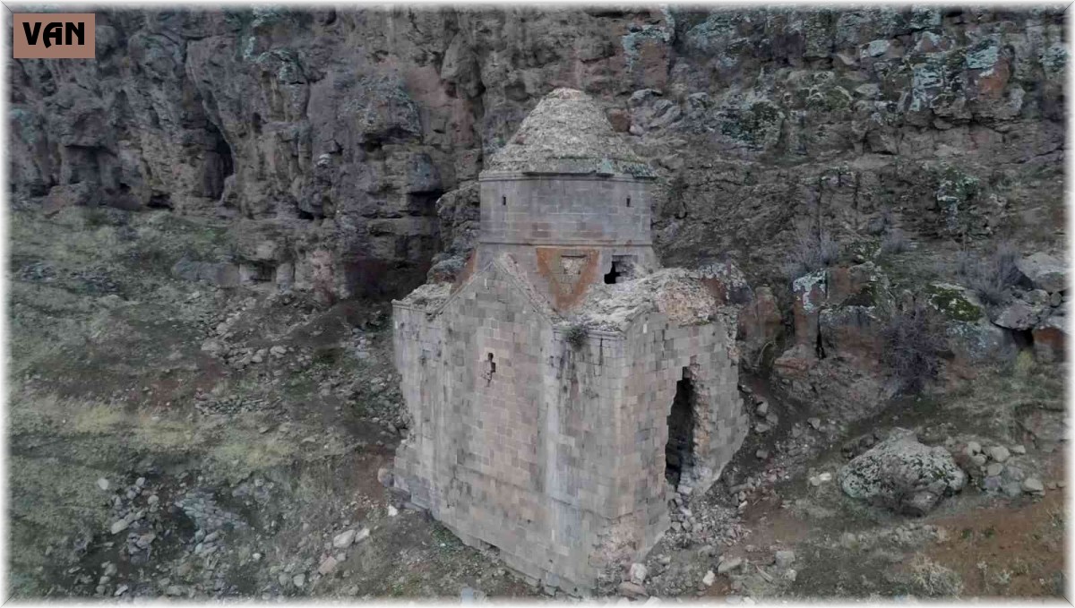 Define avcıları tarihi kiliseyi tahrip etti