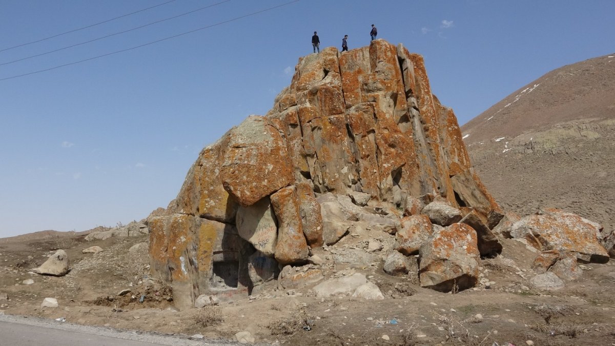 Define avcıları tarihi zindanı fünyeyle patlatmak istedi