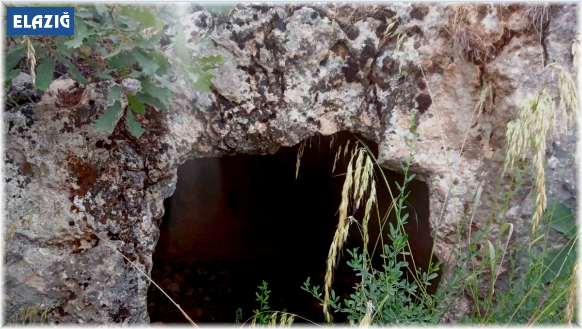 Definecilerin talan ettiği kaya mezarları turizme kazandırılmayı bekliyor