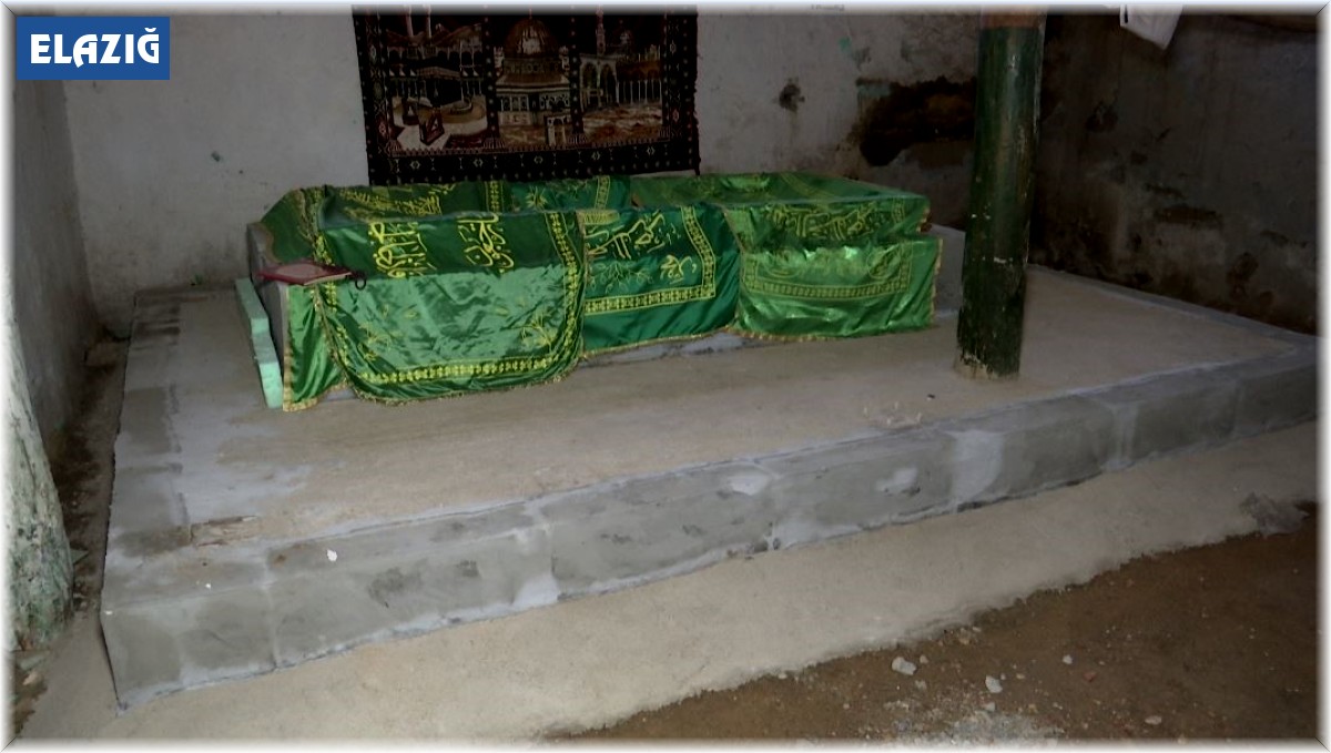 Definecilerin talan ettiği türbede tadilat başladı