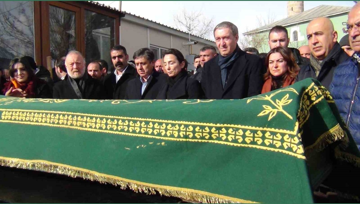 DEM Parti Eş Genel Başkanı Bakırhan'ın babası toprağa verildi