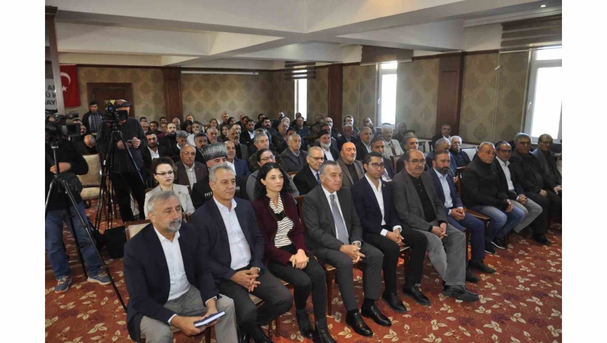 DEM Parti Genel Başkanı Bakırhan: "PKK'nın kendisini feshetmesi, en son da artık Türkiye sınırları dışına çıkarak, Türkiye devletine silah çevirmeyeceğini belirtmesi tarihi bir önemdedir"