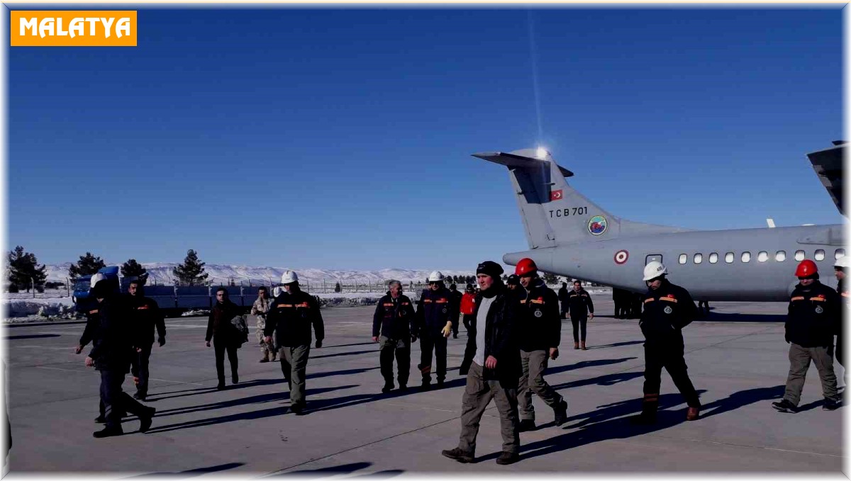 Deniz Kuvvetleri'nin 60 personeli deprem bölgesi Malatya'da