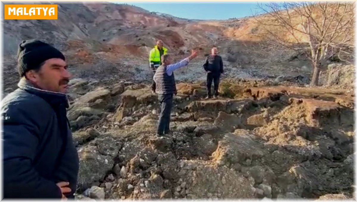 Deprem bölgesi Malatya'da heyelan, bir mezrayı yuttu